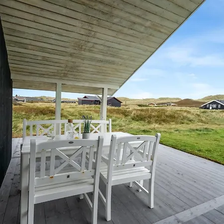 Elnur - 100m From The Sea By Interhome *