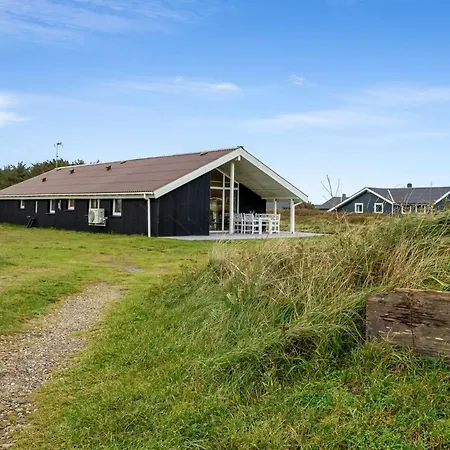 Elnur - 100m From The Sea By Interhome *